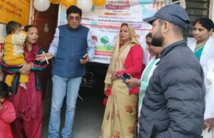 टीका उत्सव का शुभारंभरू नारीबारी सीएचसी में दिसंबर माह भर चलेगा विशेष टीकाकरण अभियान