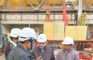 मंडल रेल प्रबंधक द्वारा इलेक्ट्रिक लोको शेड का व्यापक निरीक्षण