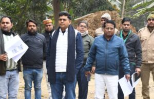 विवादित जमीन से मिट्टी बेचने की शिकायत पर डीएम ने किया स्थलीय निरीक्षण