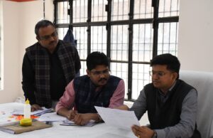 नौगढ़ में मतदाता पुनरीक्षण अभियान की रफ्तार पर डीएम की नजर, समयबद्ध फीडिंग के निर्देश