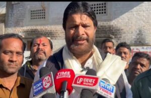 गरीब फुटपाथ दुकानदारों पर कार्रवाई पर भड़के पूर्व केंद्रीय मंत्री कहा-समाजसेवियों का उत्पीड़न बर्दाश्त नहीं करेंगे
