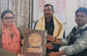 सम्मानित किए गए पत्रकार विष्णु दुबे