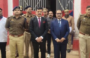 जनपद न्यायाधीश, जिलाधिकारी एवं पुलिस अधीक्षक ने किया जिला कारागार का त्रैमासिक निरीक्षण