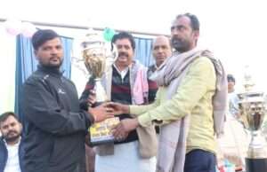प्रतापगढ़ में बादशाह कैनवास क्रिकेट प्रतियोगिता का रोमांचक फाइनल, महादेव इलेवन ने जीता खिताब