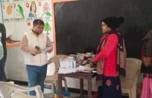 टीकाकरण व्यवस्था की परखी जमीनी हकीकत, कई गांवों के केंद्रों का औचक निरीक्षण