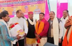 राम राज चैरिटेबल ट्रस्ट की तरफ से कंबल वितरण किया गया