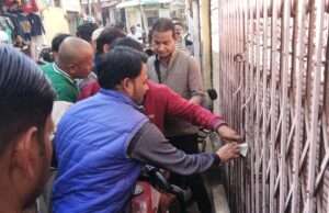 बकाया गृहकर वसूली हेतु नगर निगम की सख्ती, दो प्रतिष्ठान सील