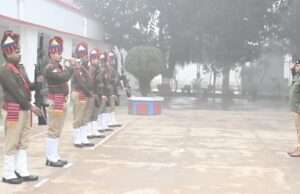 पुलिस अधीक्षक ने पुलिस लाइन में परेड की सलामी लेकर किया व्यापक निरीक्षण