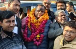 खागा आगमन पर भाजपा जिलाध्यक्ष अन्नू श्रीवास्तव का कचहरी गेट पर हुआ भव्य स्वागत