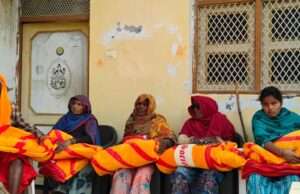 इंडियन रेडक्रॉस सोसाइटी ने जरूरतमंदों को वितरित किए कंबल