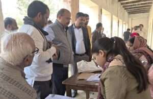विशेष प्रगाढ़ पुनरीक्षण अभियान: उप जिला निर्वाचन अधिकारी ने कई बूथों का किया निरीक्षण