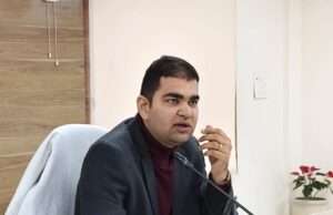 जिलाधिकारी ने अधिकारियों को गौशालाओ में सभी आवश्यक व्यवस्थाएं सुनिश्चित बनाए रखने के दिए निर्देश