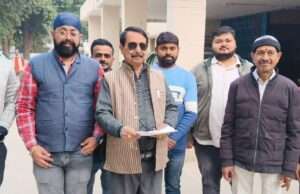 रक्त सेवा कार्य में हस्तक्षेप का आरोप, व्यापार मंडल ने डीएम को सौंपा ज्ञापन