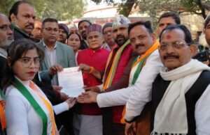 काशी में मंदिर तोड़े जाने के विरोध में कांग्रेस का प्रदर्शन, राज्यपाल के नाम सौंपा ज्ञापन