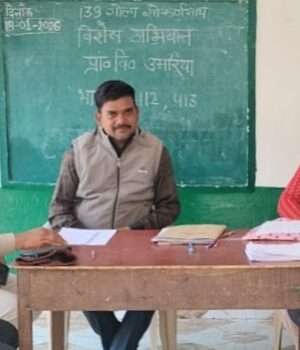 विशेष गहन पुनरीक्षण अभियान के तहत मतदाता शिविर लगाया गया