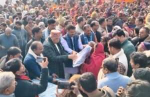 सांसद जगदंबिका पाल ने बकैनिया उस्का में जरूरतमंदों को किया कंबल वितरण