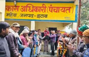 नववर्ष पर सफाई कर्मचारी संघ ने एडीओ पंचायत इंद्रपाल सिंह भदौरिया का किया माल्यार्पण कर स्वागत