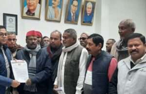 सपा ने प्रदर्शन कर तेन्दुआ खुर्द की उठाई आवाज