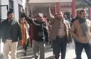 लेखपाल संघ ने पलिया बार एसोसिएशन के खिलाफ एसडीएम को ज्ञापन सौंप सुरक्षा की लगाई गुहार