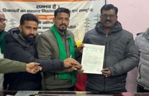 बिजली की समस्याओं को लेकर किसान नेताओ ने सौंपा ज्ञापन