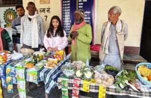 वृद्ध आश्रम में राशन, फल व सब्जी का किया वितरण