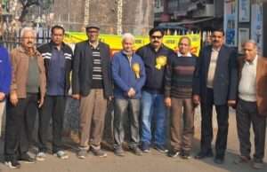 रानी झांसी को किया नमन, प्रतिमा तले दी उन्नीस की सलामी