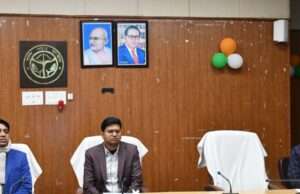 पावर्टी अभियान की प्रगति पर डीएम ने की समीक्षा, पात्र लाभार्थियों को जल्द आच्छादित करने के निर्देश