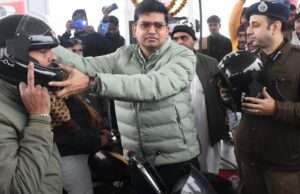 हेलमेट नहीं तो खतरा तय, सुरक्षा की पहली शर्त है हेलमेट