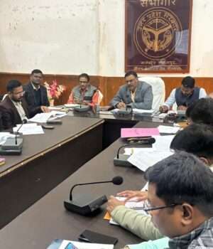 सीडी श्रेणी वाले अधिकारियों पर जमकर बरसे डीएम पवन कुमार गंगवार