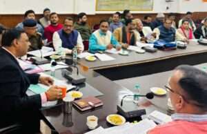 जिलाधिकारी की अध्यक्षता में उद्योग बंधु बैठक में मिर्जापुर की सड़कों व बिजली व्यवस्था पर हुई चर्चा