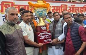 कछवां क्रिकेट फाइनल में मथुरा ने ओबरा को हराया, विधायक ने विजेता मथुरा टीम को दी ट्रॉफी