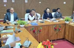 डीएम ने की सीएम डैशबोर्ड की समीक्षा, अधिकारियों को रैंकिंग सुधार और शिकायत निस्तारण में सुधार के निर्देश