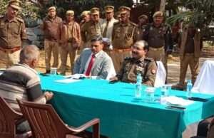थाना समाधान दिवस पर मण्डलायुक्त व आईजी ने थाना करमा में सुनी जनसमस्याएं