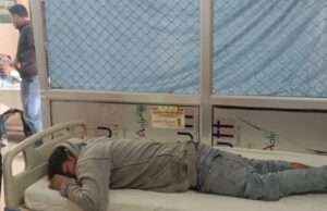 तेज रफ्तार अज्ञात बाइक की टक्कर से रोड पार कर रहा युवक घायल