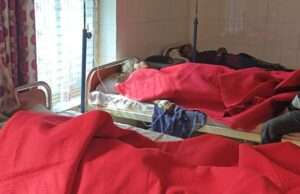 घर की पुताई के लिए मिट्टी खोदते समय धंसा टीला, किशोरी की मौत व चार घायल