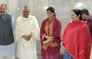 एसपी आवास पहुंचकर सोमेन वर्मा की माता के निधन पर सांसद अनुप्रिया पटेल ने जताई शोक संवेदना