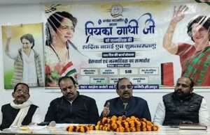 कांग्रेसियों ने प्रियंका गांधी के जन्मदिन पर केक काटकर दी बधाई