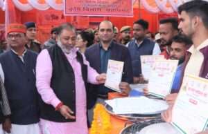 तुलसीसदन में आयोजित ‘‘उत्तर प्रदेश दिवस’’ समारोह का प्रभारी मंत्री ने किया शुभारम्भ,