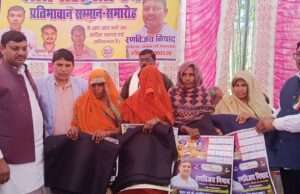 ठंड में कंबल वितरण व मेधावियों का सम्मान कर मानवता की मिशाल पेश कर रहे शिक्षक रणविजय निषाद