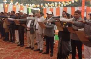 डीएम पवन कुमार गंगवार ने दीप प्रज्जवलित कर सर्वसाधारण से की अपील