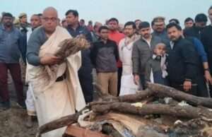 एसएसपी सोमेन बर्मा के सिर से उठा मां का साया,नम आंखों से बेटे ने दी मां को मुखाग्नि