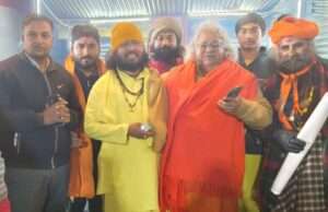 संत -महात्मा पहुंच रहे एक-दूसरे के शिविर, लें रहे कुशलक्षेम