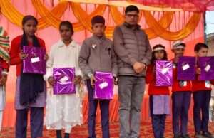 रईस अहमद पब्लिक स्कूल त्रिलोकपुर में धूमधाम के साथ मनाया गया 77 वां गणतंत्र दिवस