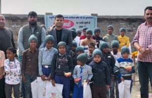 पुण्यतिथि पर जरूरतमंदों को वितरित किए गए गर्म वस्त्र व कंबल