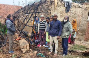 अज्ञात कारणों से छप्पर में लगी आग, गृहस्थी जलकर खाक