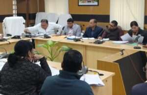 केंद्र व राज्य सरकार की जनकल्याणकारी योजनाओं से जुड़े आवेदनों का समयबद्ध निस्तारण सुनिश्चित करें:जिलाधिकारी