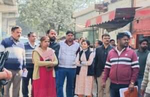 सड़क व सौंदर्यीकरण कार्यों का नगर आयुक्त ने किया निरीक्षण