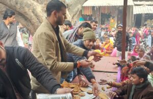 नववर्ष पर सिद्ध पीठ तांबेश्वर मंदिर में उमड़ा आस्था का सैलाब, भंडारे में वितरित हुआ प्रसाद