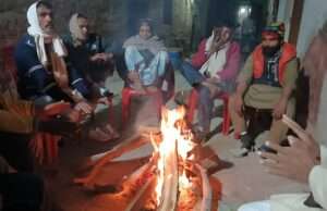 कोहरे से तो मिली राहत, लेकर गलन रही बरकरार