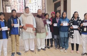 सद्गुरु नेत्र चिकित्सालय द्वारा वितरण किया गया छात्राओं को निःशुल्क चश्मा